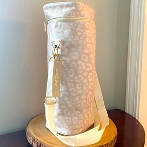 New with tags ✨Chico’s✨ Snow Leopard Wine Bag insulated